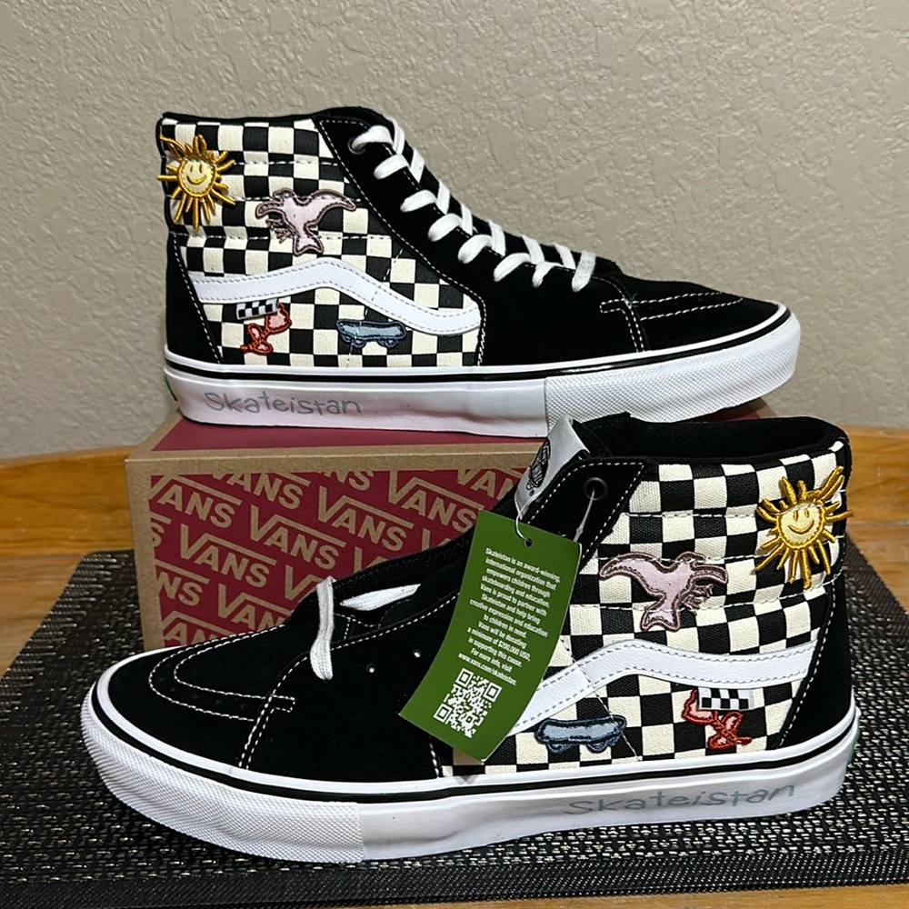 Vans Skate Sk8 hi  Skateistan checkerboard men’s size 12 pop Cush